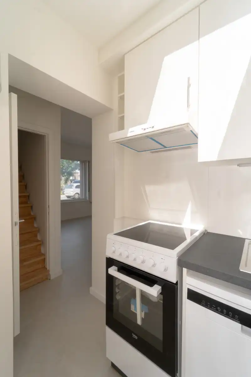 Gerenoveerde lichtrijke hoekwoning aan het water foto 24