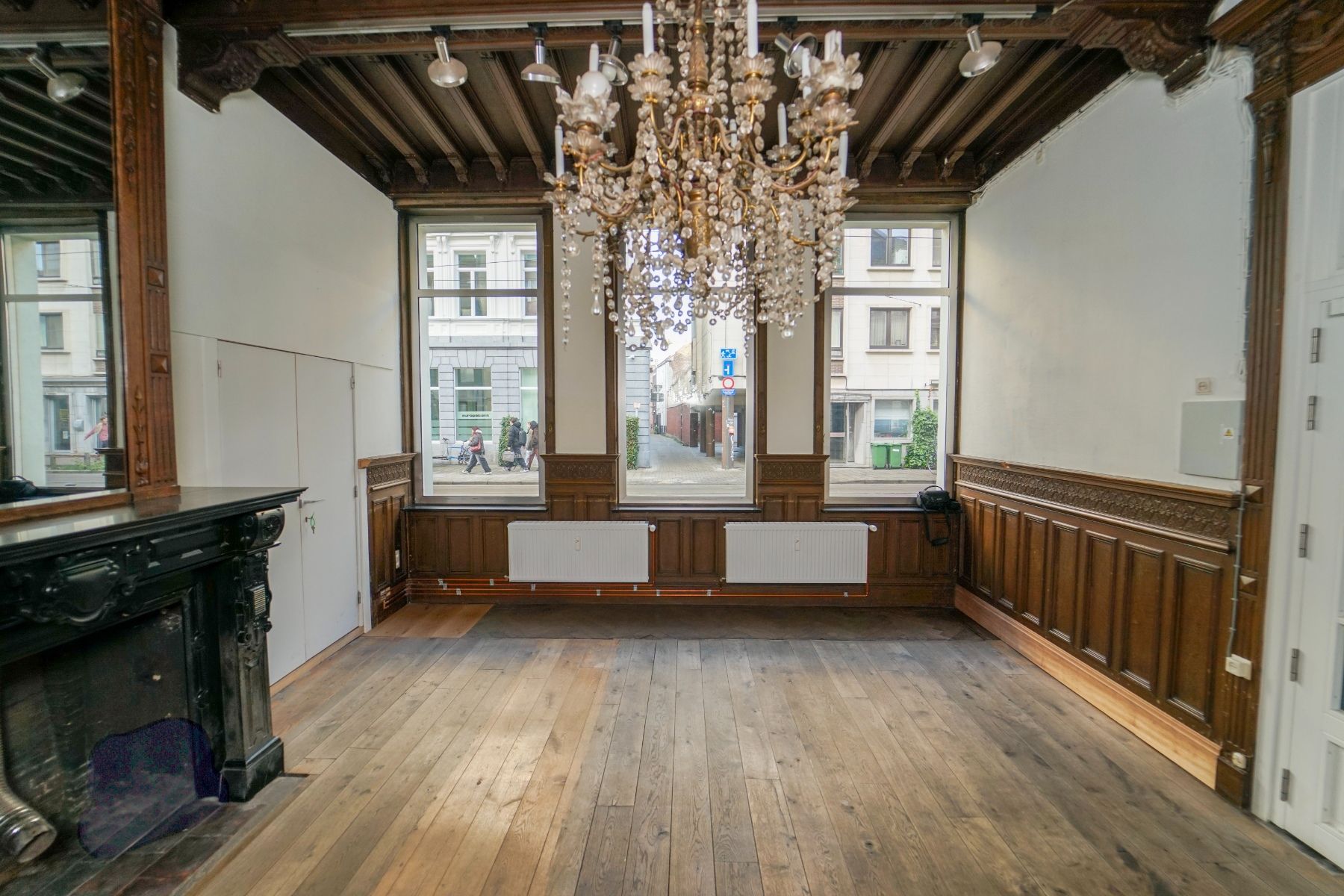 Handelsruimte met authentieke elementen te huur in centrum Gent, aan het Gravensteen foto 2