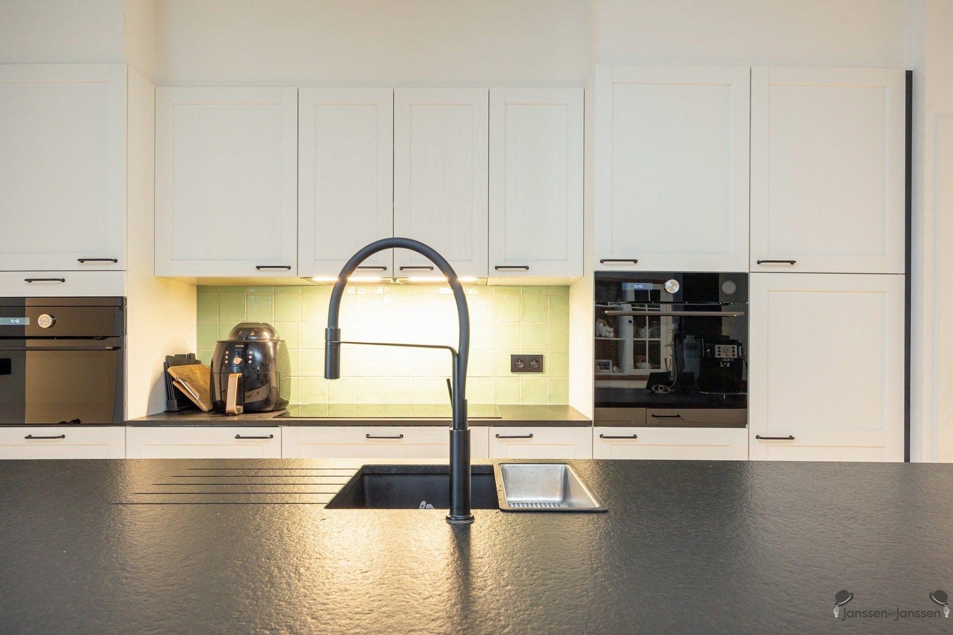 Mooi volledig gerenoveerd huis met EPC A aan groen plein foto 10