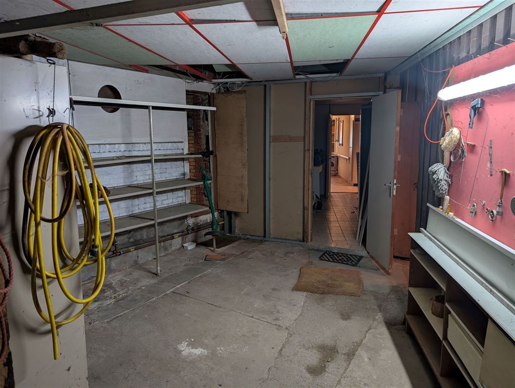 Gebouw met 2 appartementen en magazijn foto 33