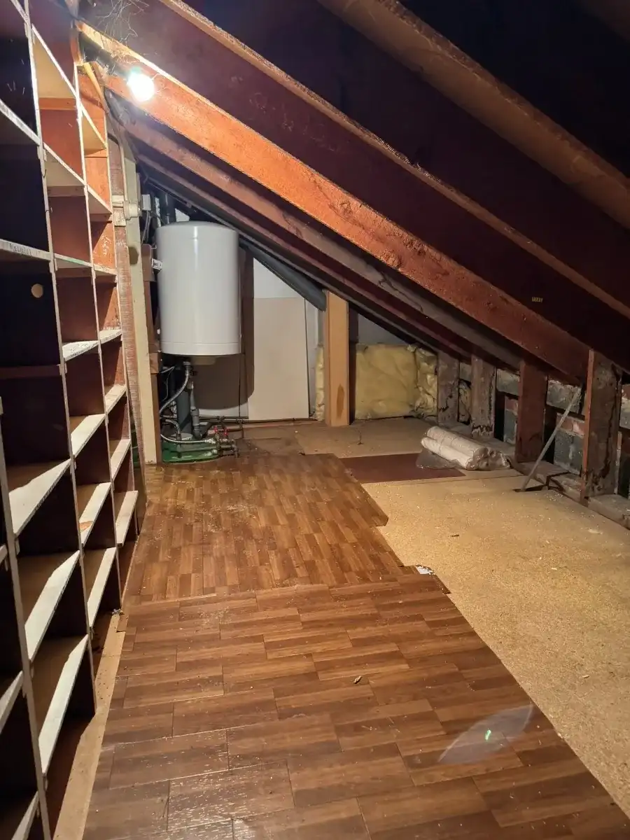 Karaktervolle deels te renoveren woning met veel potentie foto 17