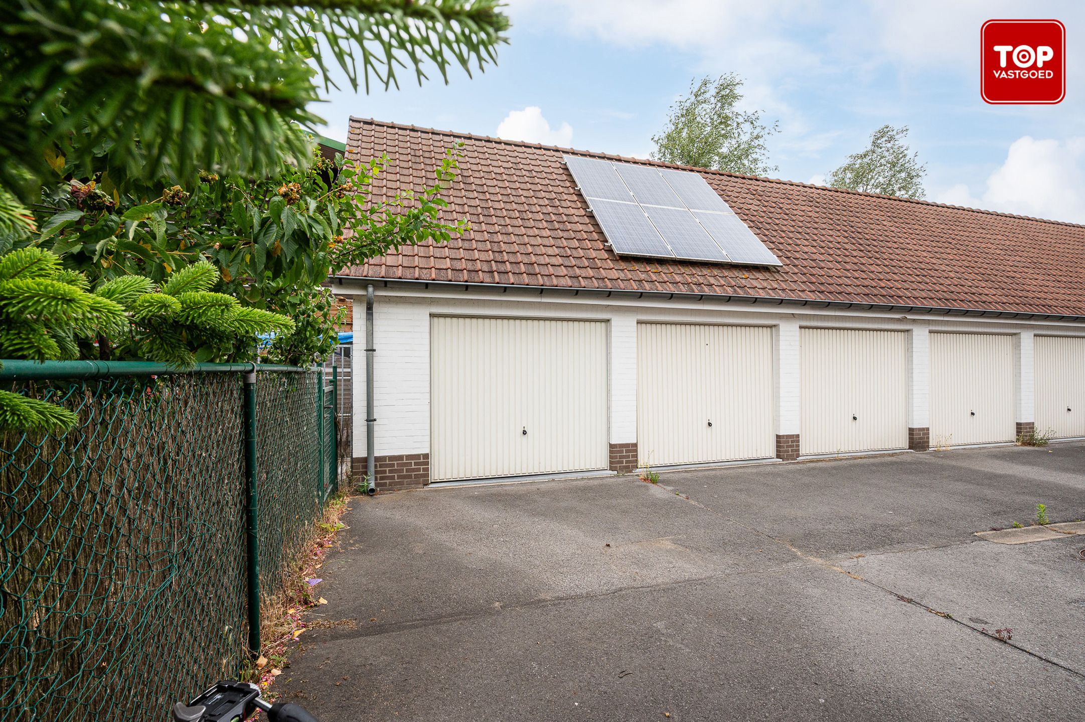 Ruime gezinswoning met 4 slaapkamers, garage en tuin nabij stadscentrum foto 25