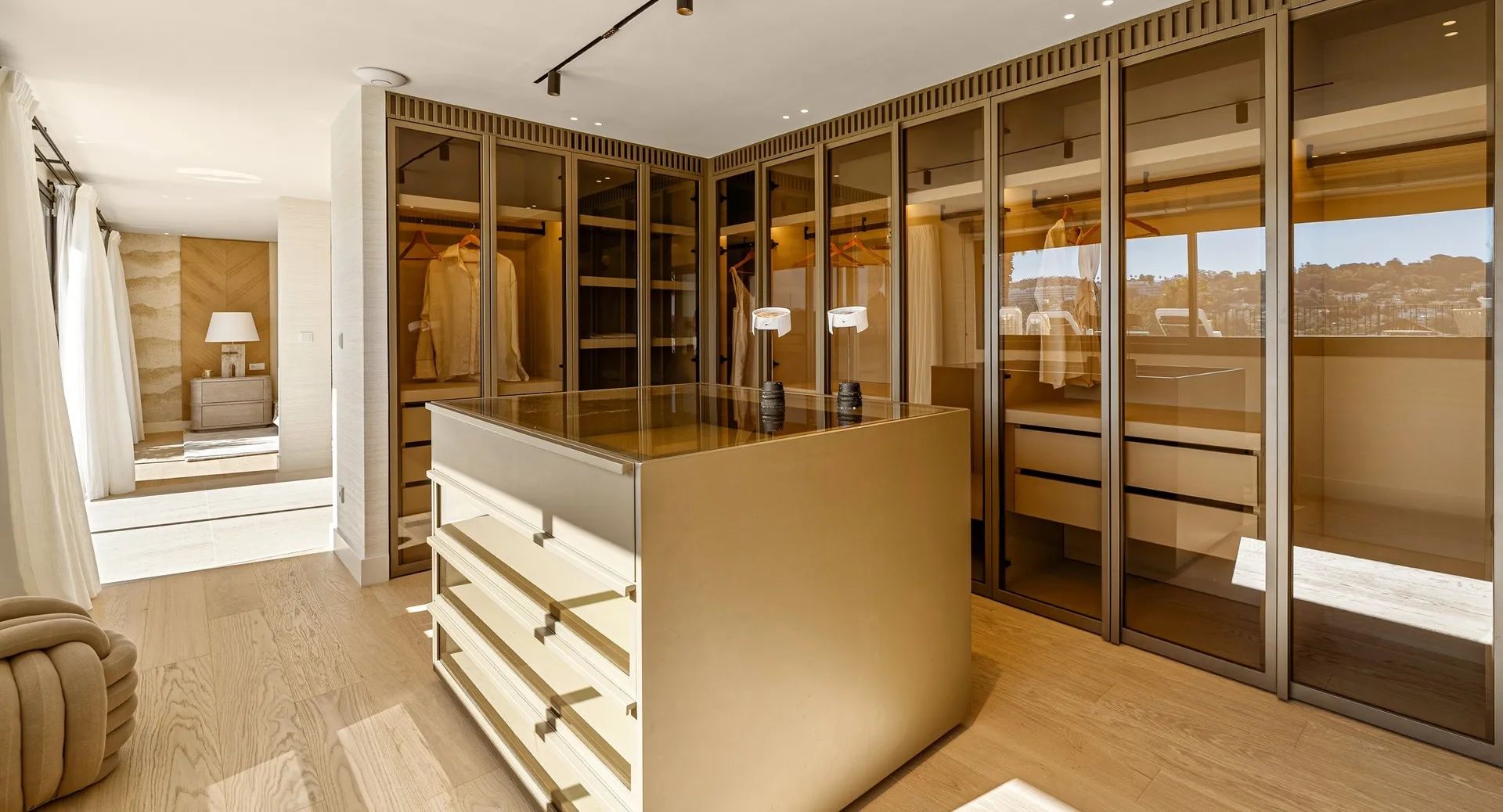 Pure perfectie in Nueva Andalucía: unieke villa met hoogwaardige afwerking foto 22