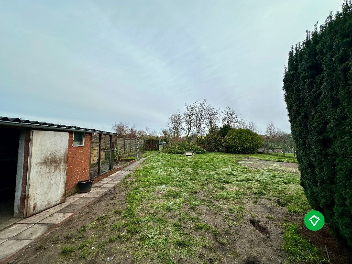 Op te frissen woning met vier slaapkamers te Eernegem foto 17