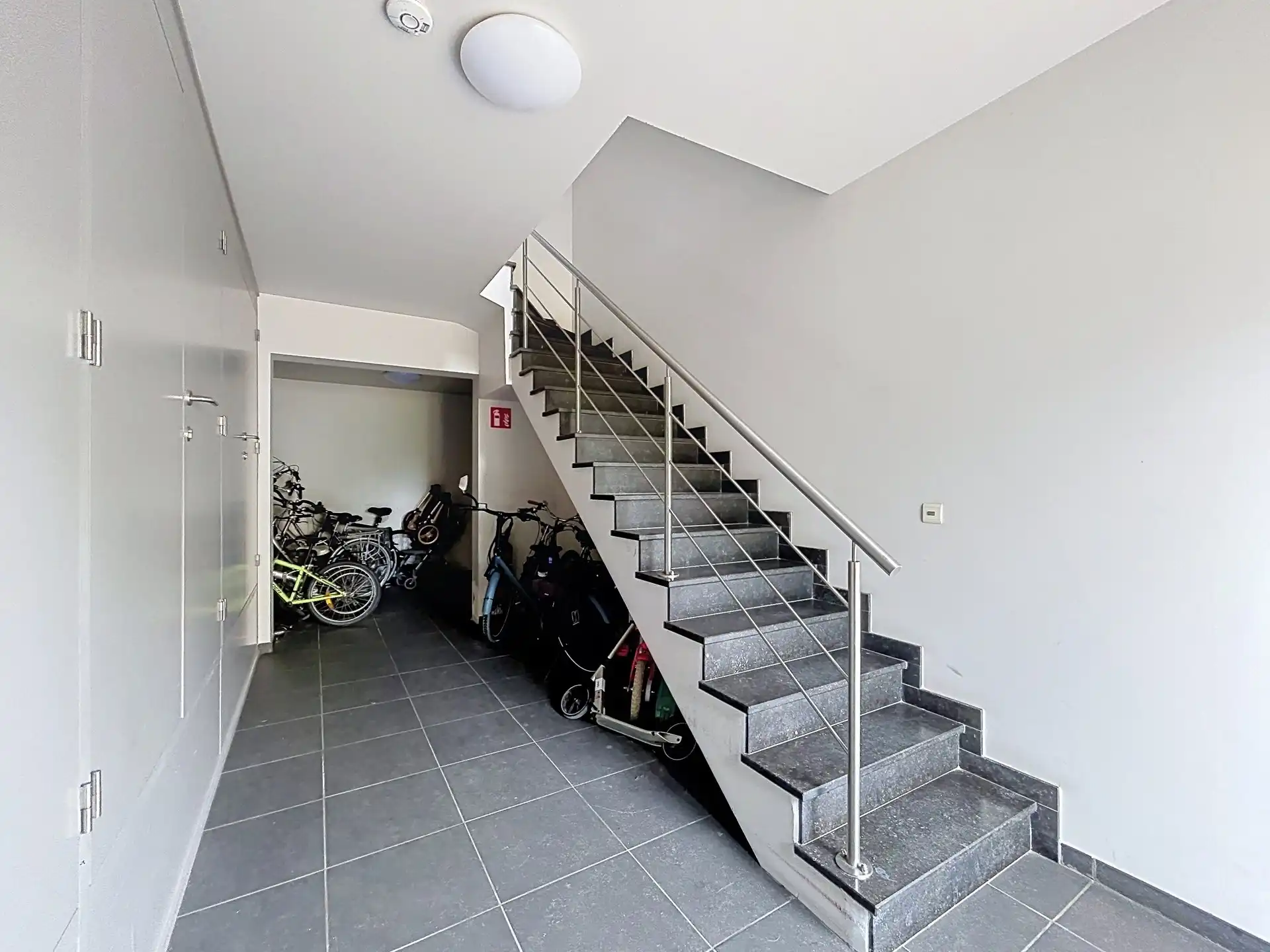 instapklaar 2 slaapkamer appartement met berging  op toplocatie foto 10