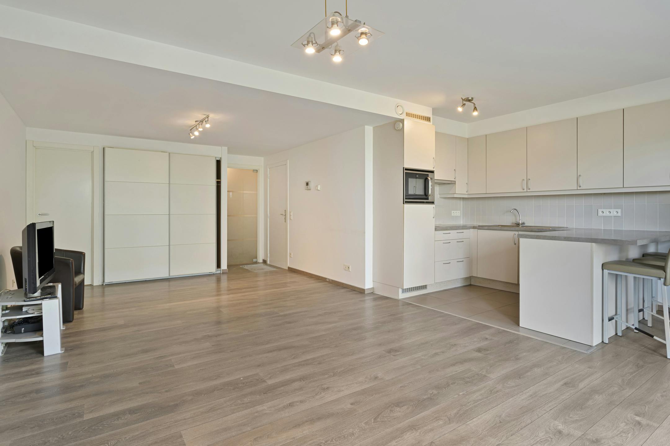 Instapklaar appartement met EPC A aan het station in Brugge foto 4