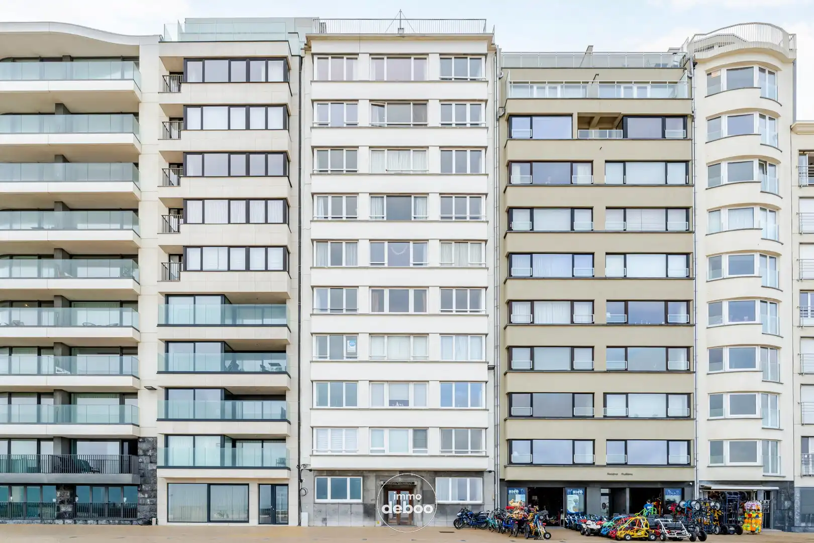 Gerenoveerde studio met zonnig terras foto 11