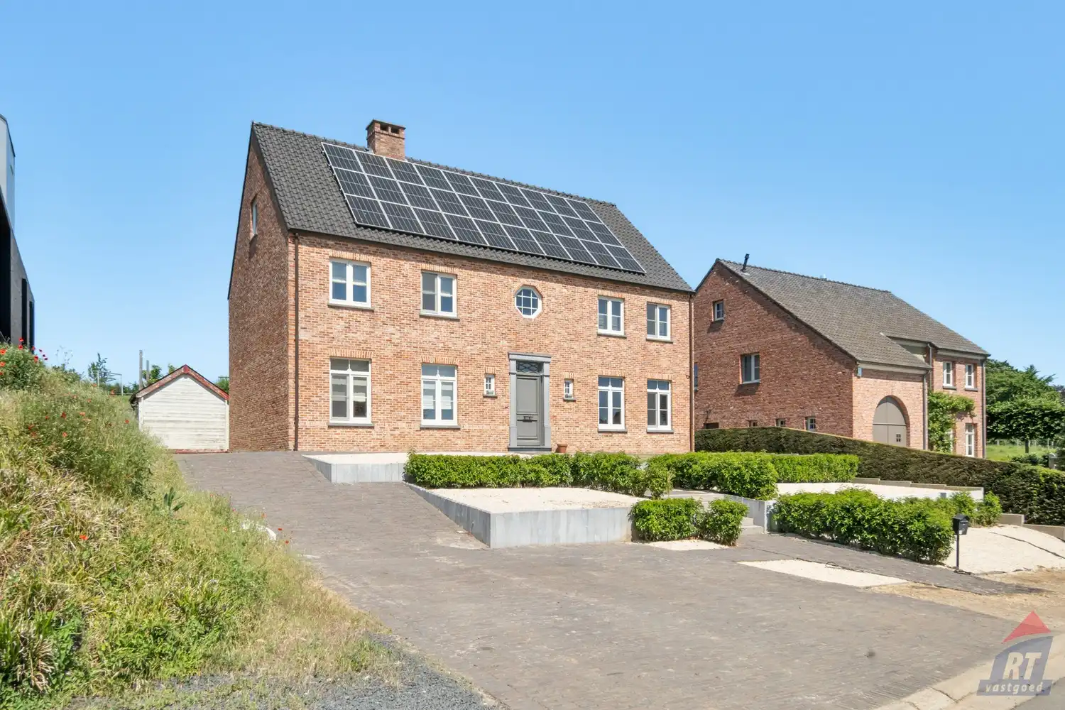 Ruime villa met 4 slaapkamers op perceel van 14a 69ca in het groene Groot-Gelmen foto {{pictureIndex}}