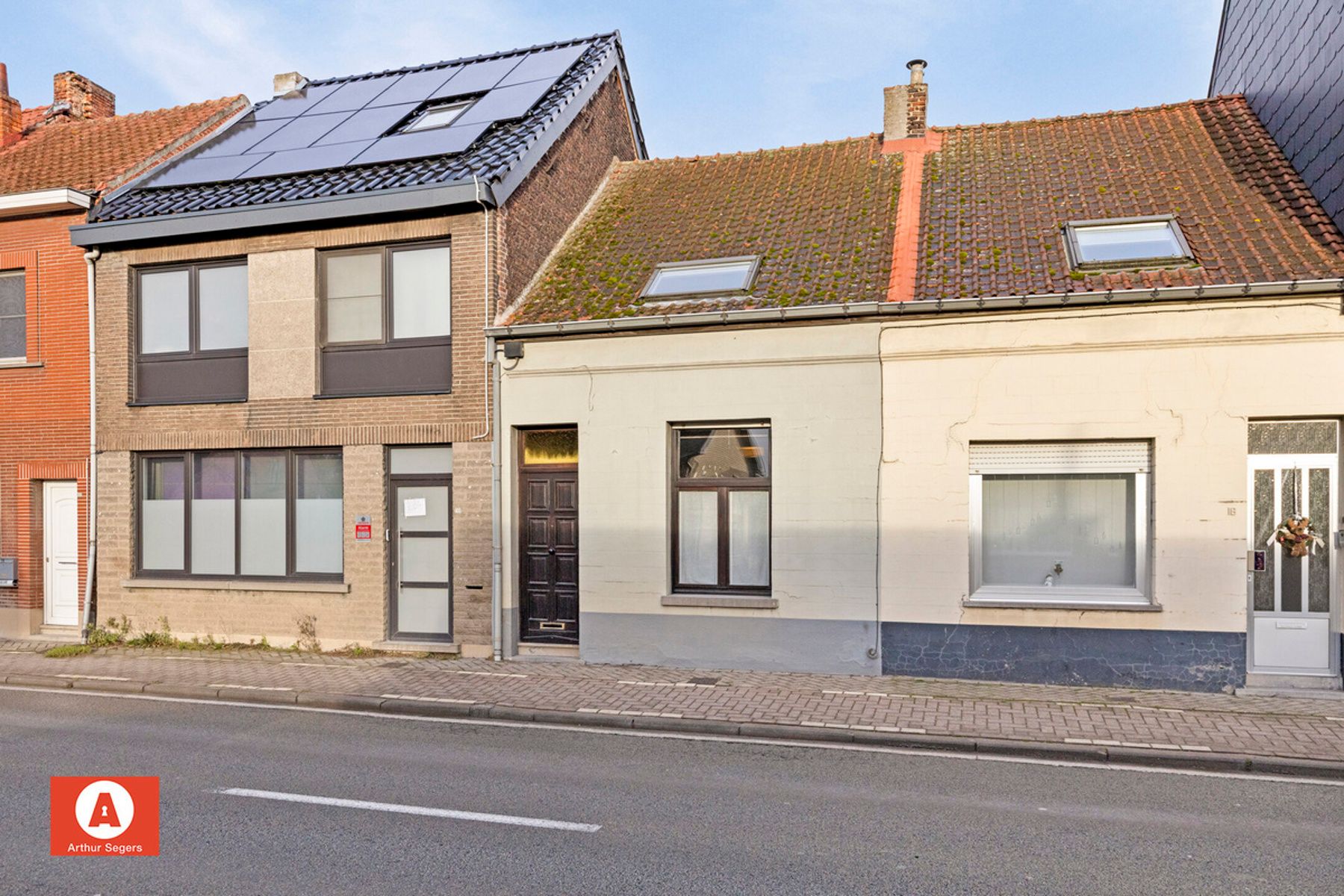 Gesloten bebouwing met 2 slaapkamers, garage én staanplaats foto 2