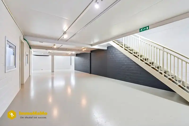 Ruime handelswoonst te koop in de dorpskern van Destelbergen foto 4