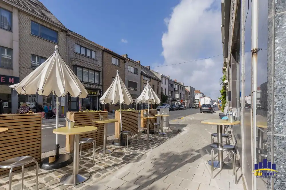 Hippe lunchplek met zonnig terras, volledig uitgerust handelspand over te nemen in Gent foto 5