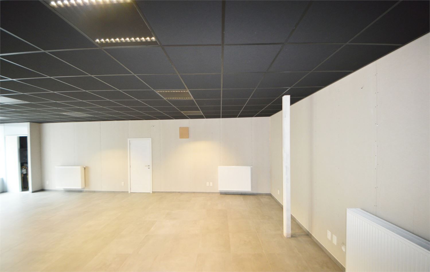 COMPLEET GERENOVEERD HANDELSPAND foto 4