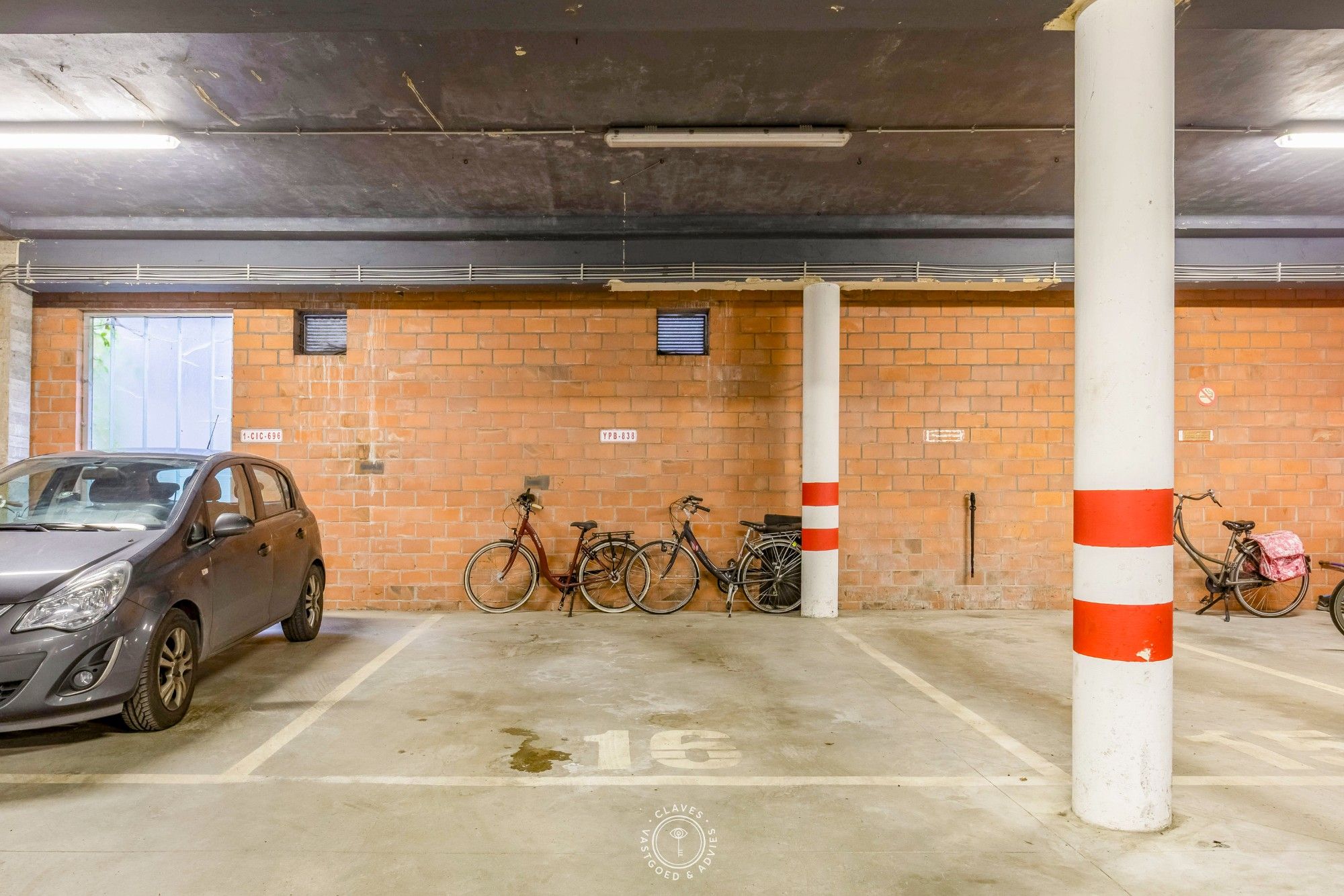 Centraal gelegen appartement met twee terrassen en autostaanplaats foto 15