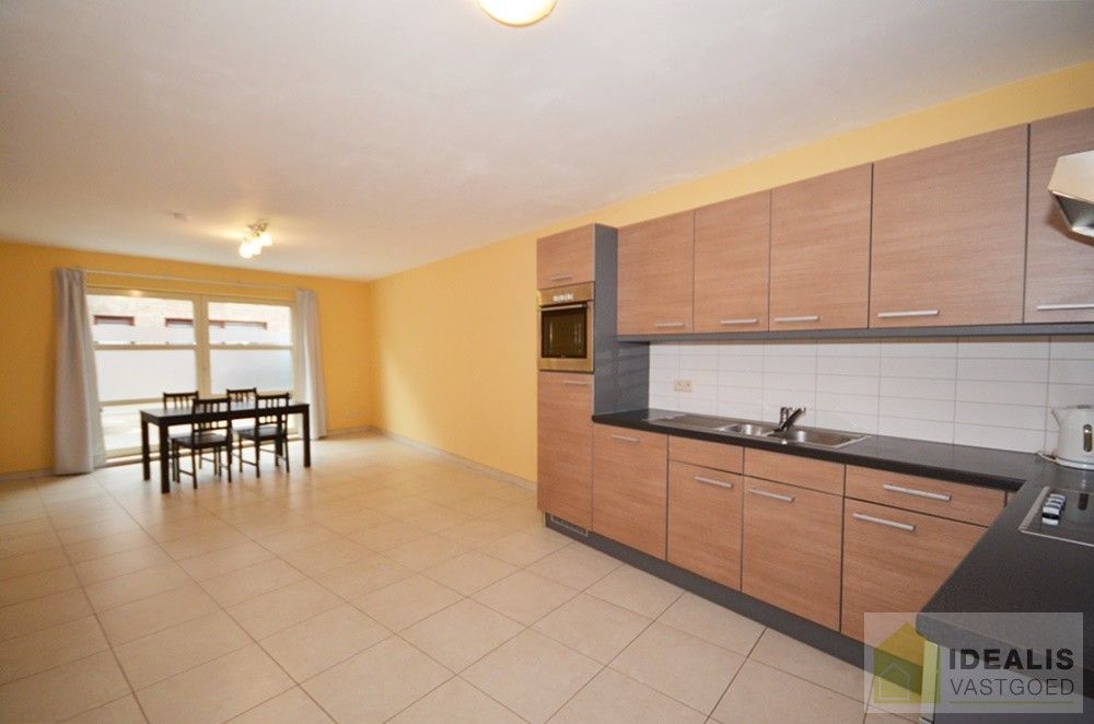 Ruim en aangenaam appartement pal in het centrum van Neerpelt! foto 7