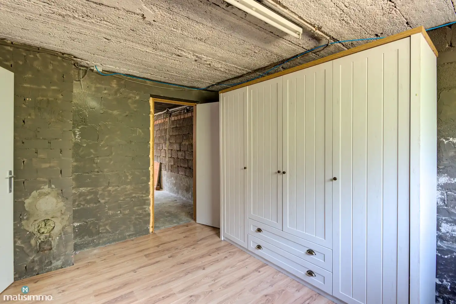 RUIME, GELIJKVLOERSE WONING (VOLLEDIG ONDERKELDERD), MET GARAGE EN TUIN NABIJ CENTRUM GENK foto 32