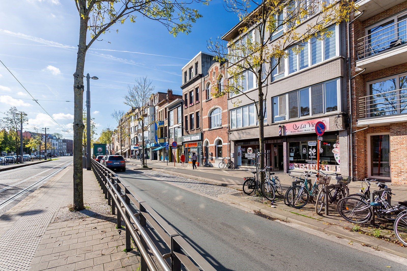 Handelsgelijkvloers met achterliggend privégedeelte en tuin foto 16