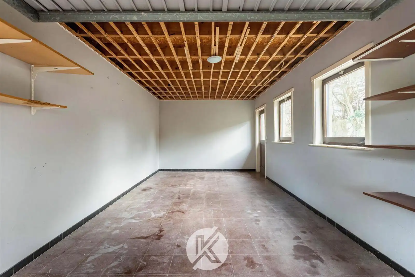 Ruime woning met uitzicht op omliggend landschap foto 24