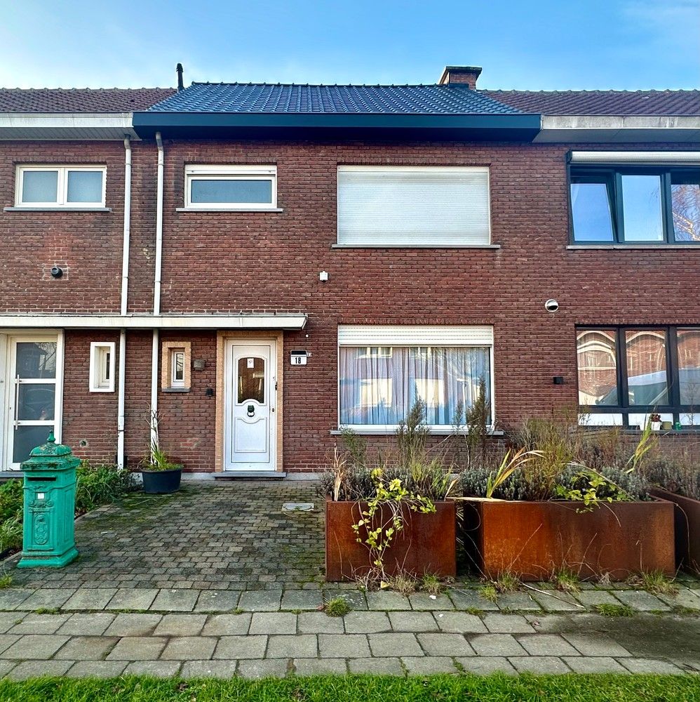 Hoofdfoto van de publicatie: Rijwoning met 3 slaapkamers en tuin.