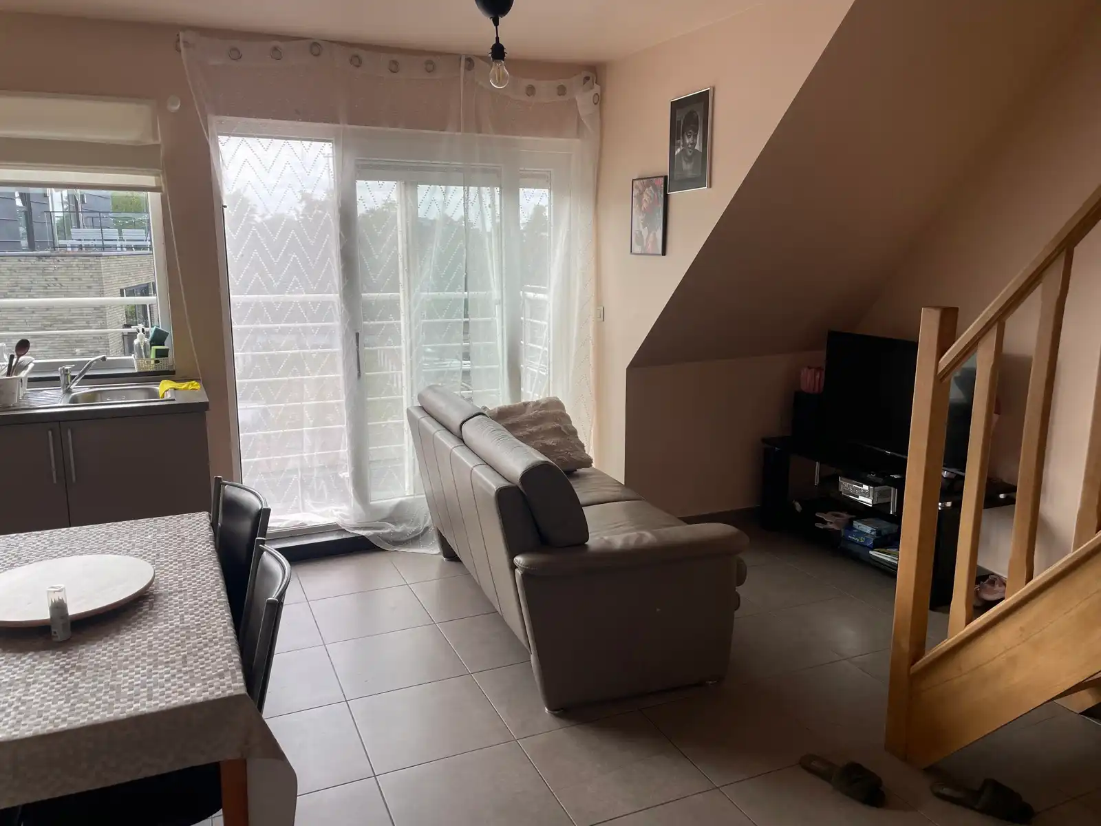 Charmant duplexappartement te huur op toplocatie in Wetteren. foto 3