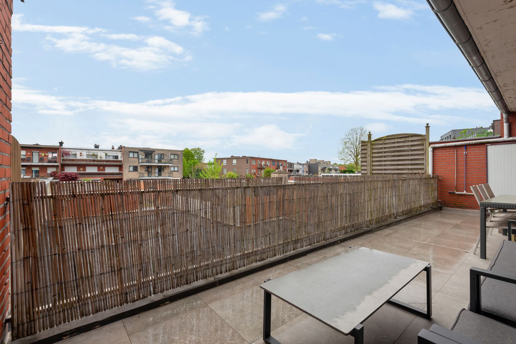 Volledig vernieuwd appartement zonder lift met ruim terras foto 13