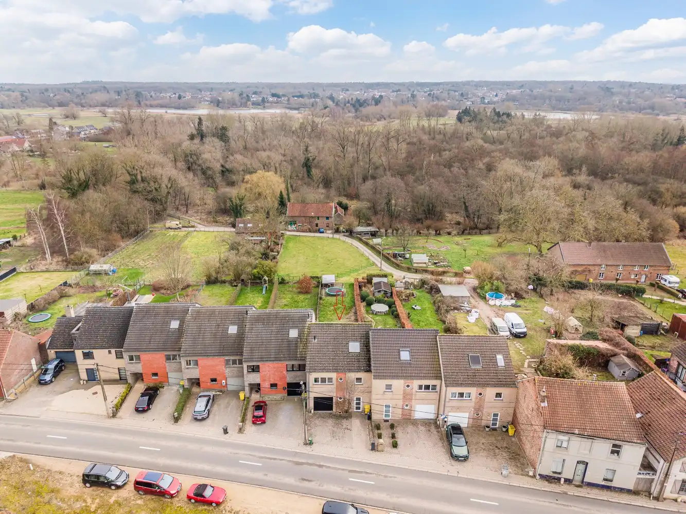 Energiezuinige woning met 4 slaapkamers, een garage en een tuin met een achteruitgang grenzend aan natuurgebied te Bertem! foto {{pictureIndex}}