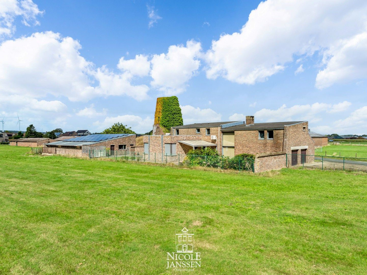 Unieke eigendom met landhuis en authentieke molen op een royaal perceel foto 3