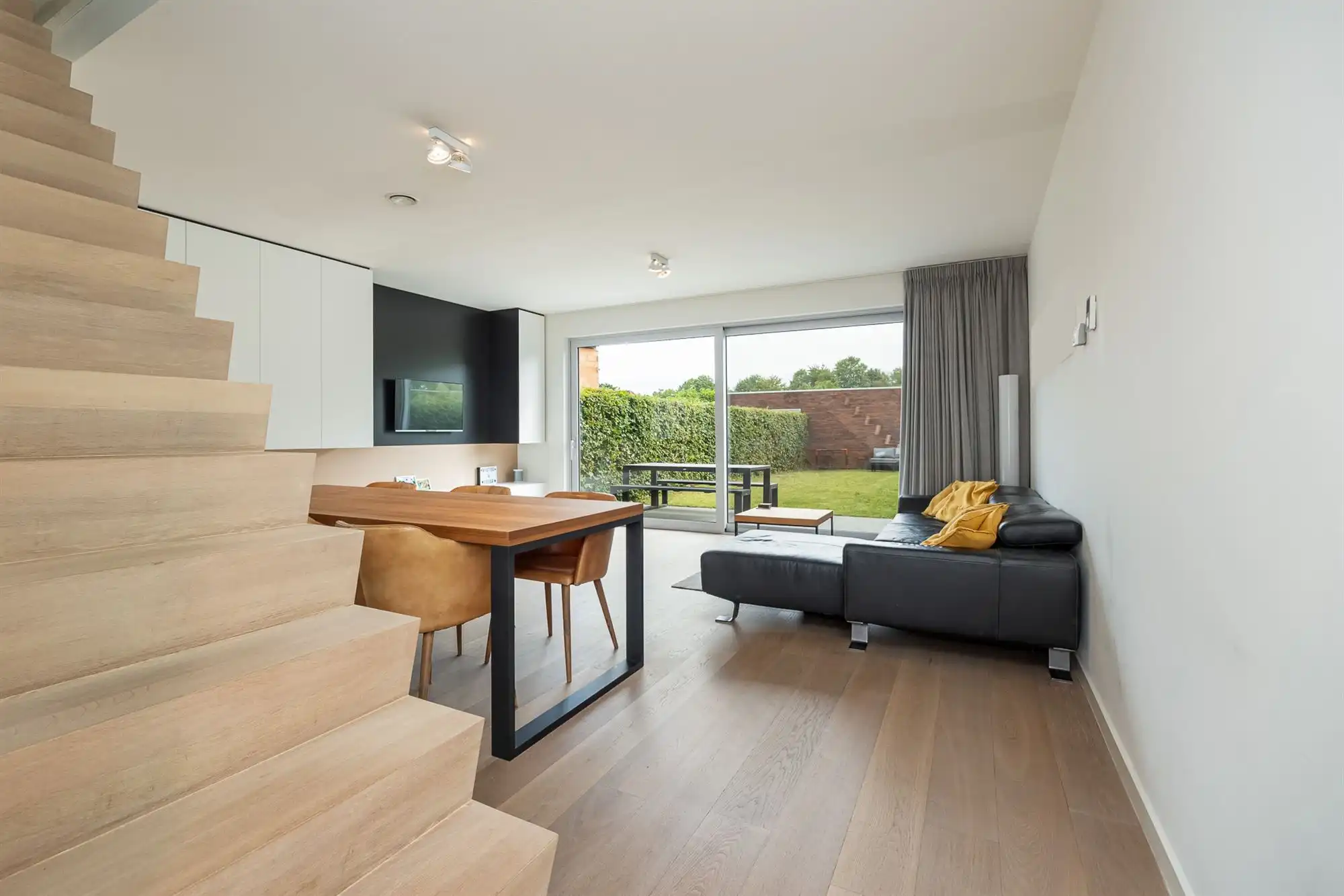 Instapklare moderne woning met 4 slpk. en tuin foto 2