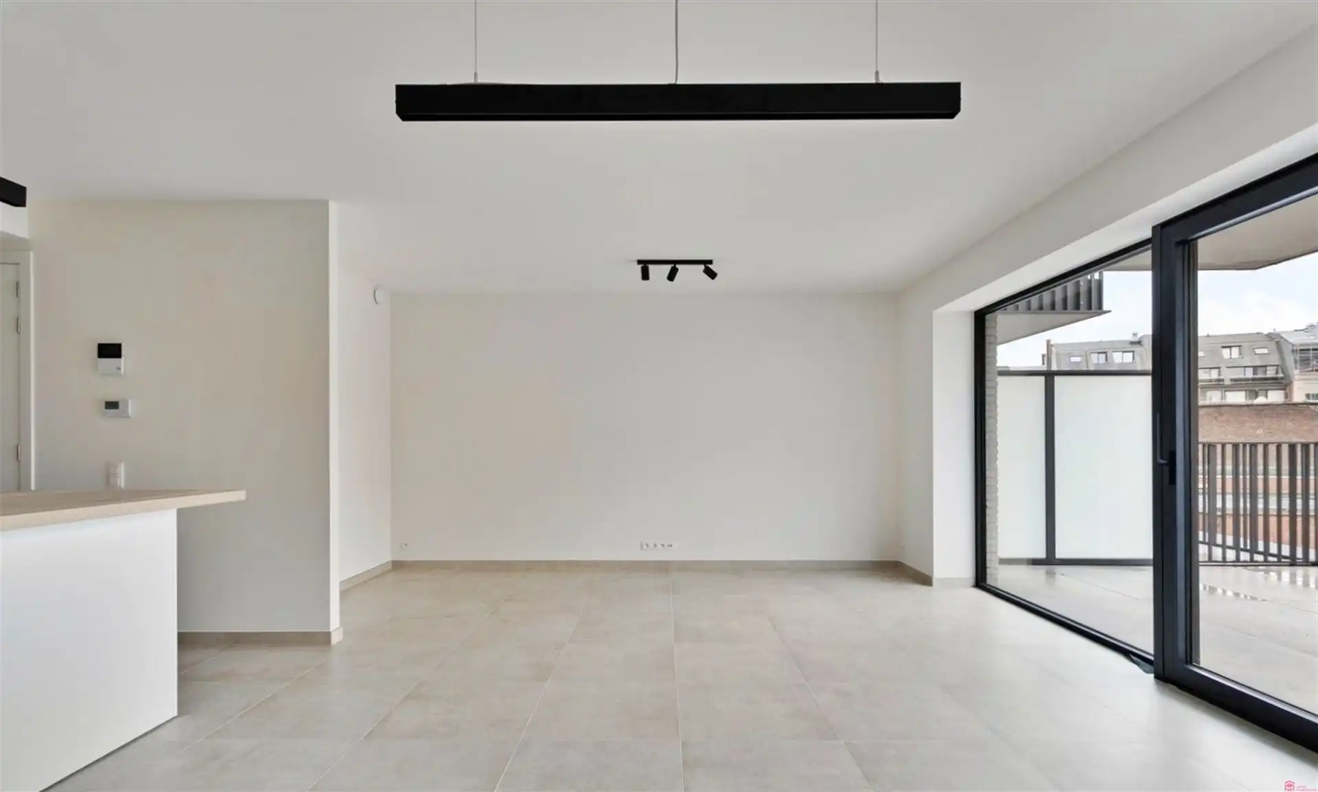 Recent, modern appartement nabij het centrum foto 6
