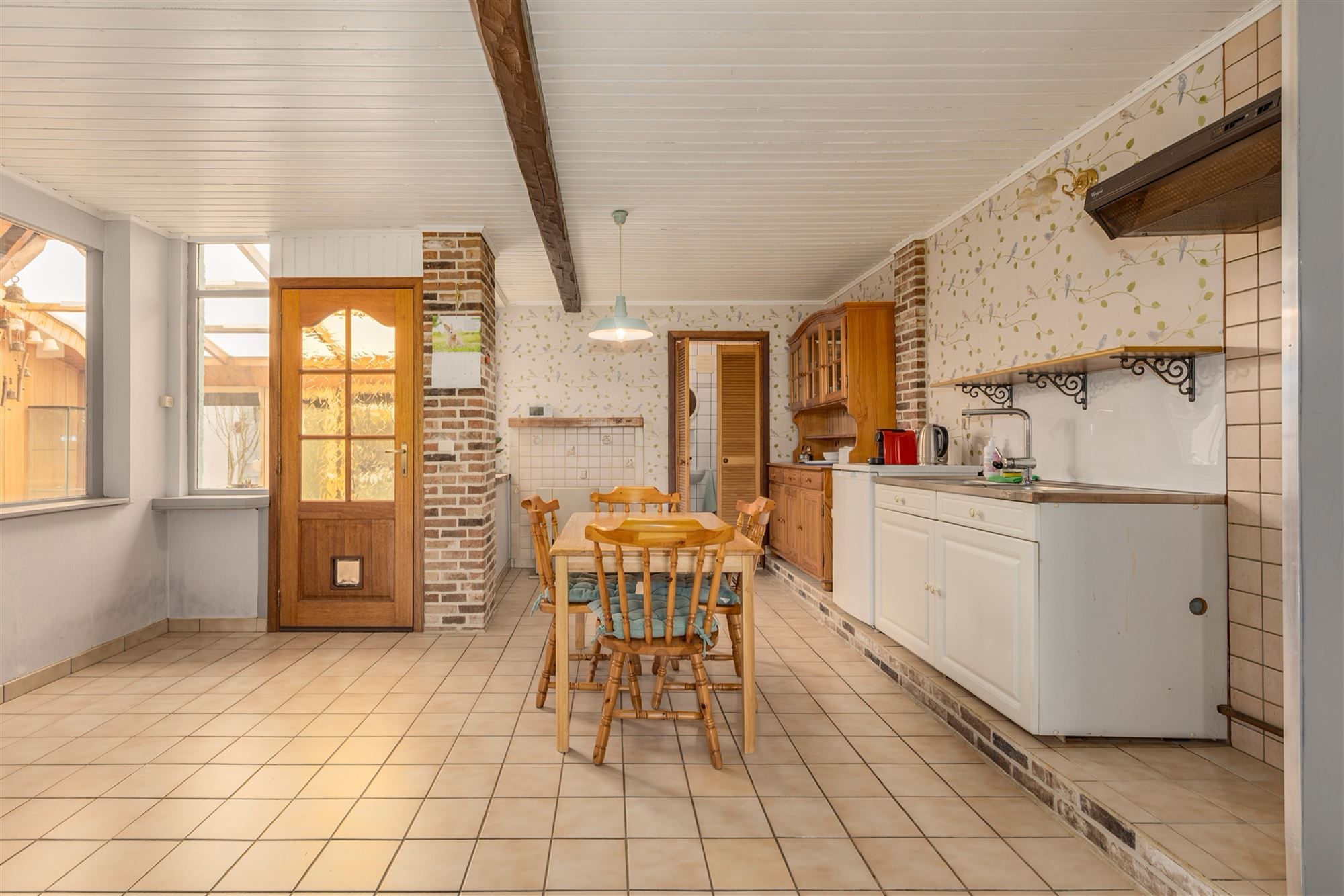 Ruim te renoveren huis met tuin en garage foto 4