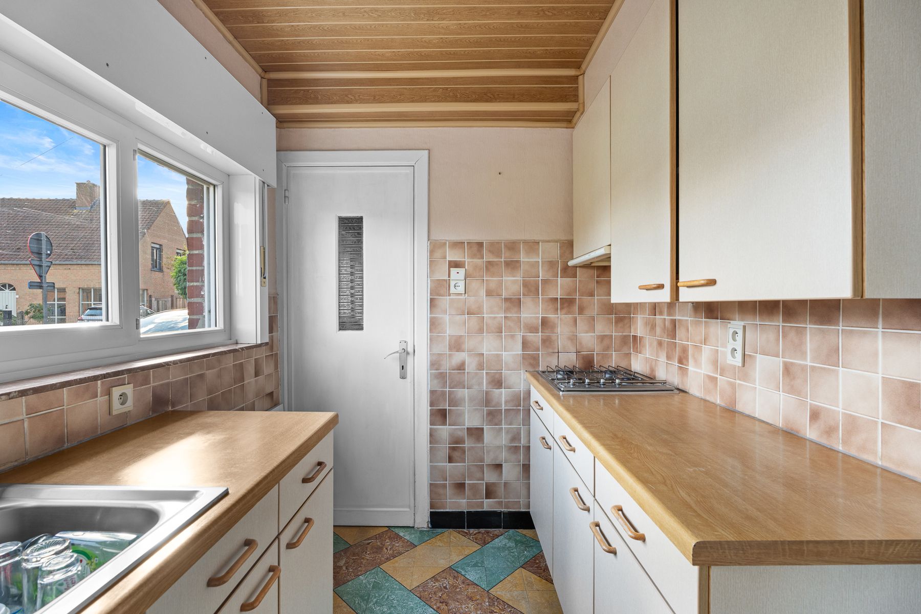 Alleenstaande gezinswoning met tuin en potentieel in Torhout foto 9