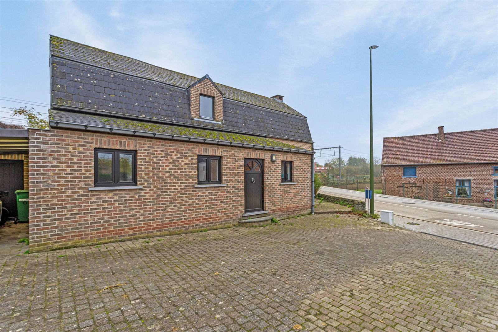 Woning te koop met 3 slaapkamers foto 2