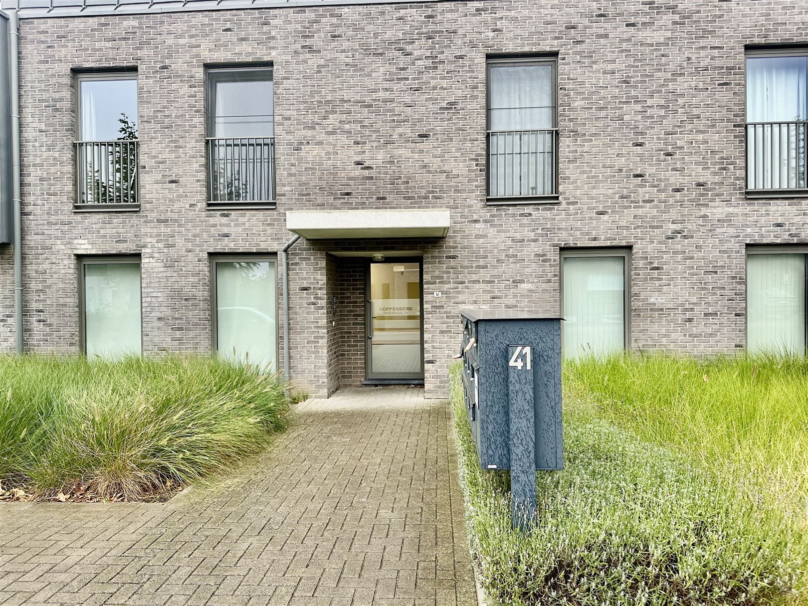 2 slpk appartement met terras en autostaanplaats. foto 13