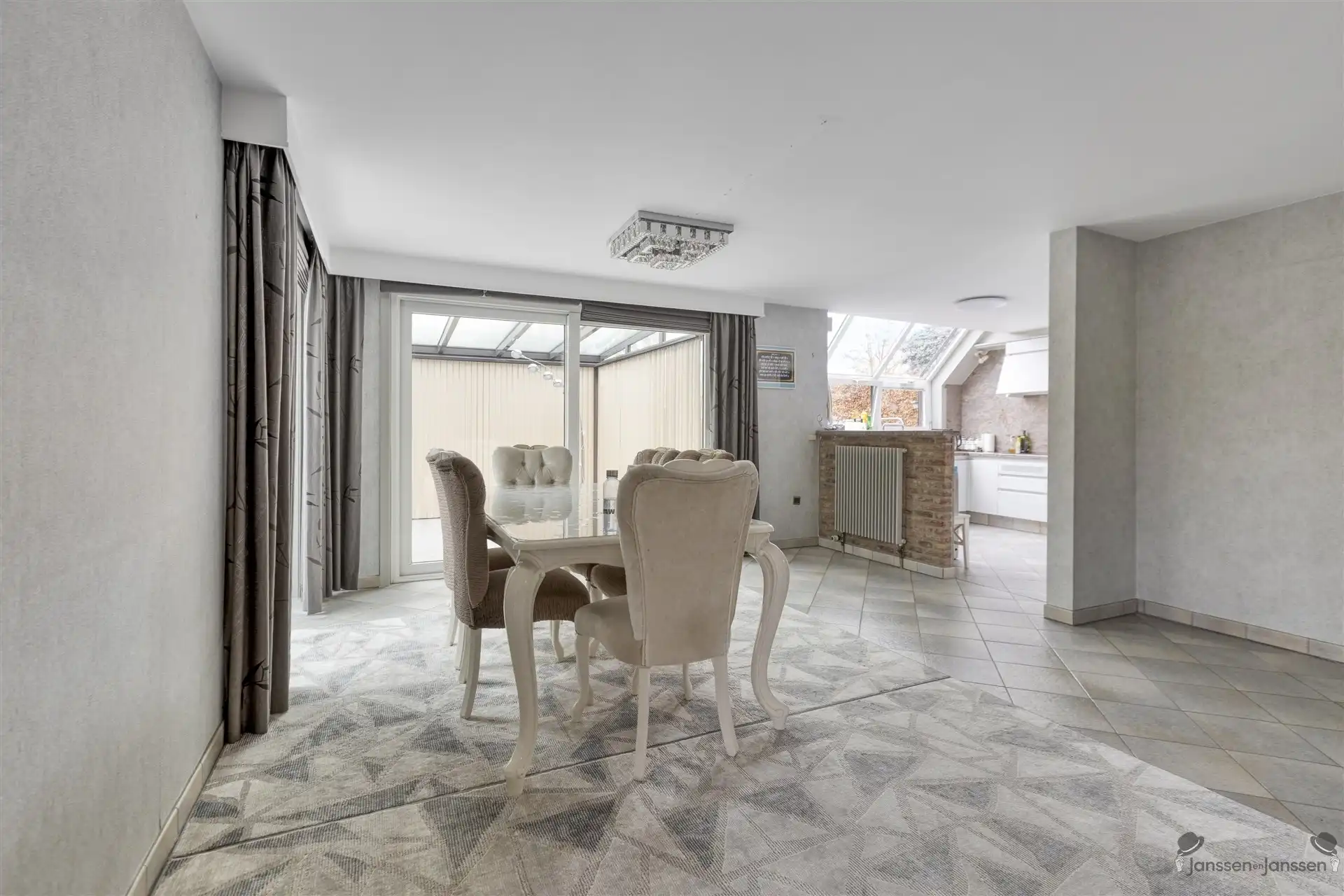 Ruime, goed onderhouden woning met prachtige tuin in Geel foto 5