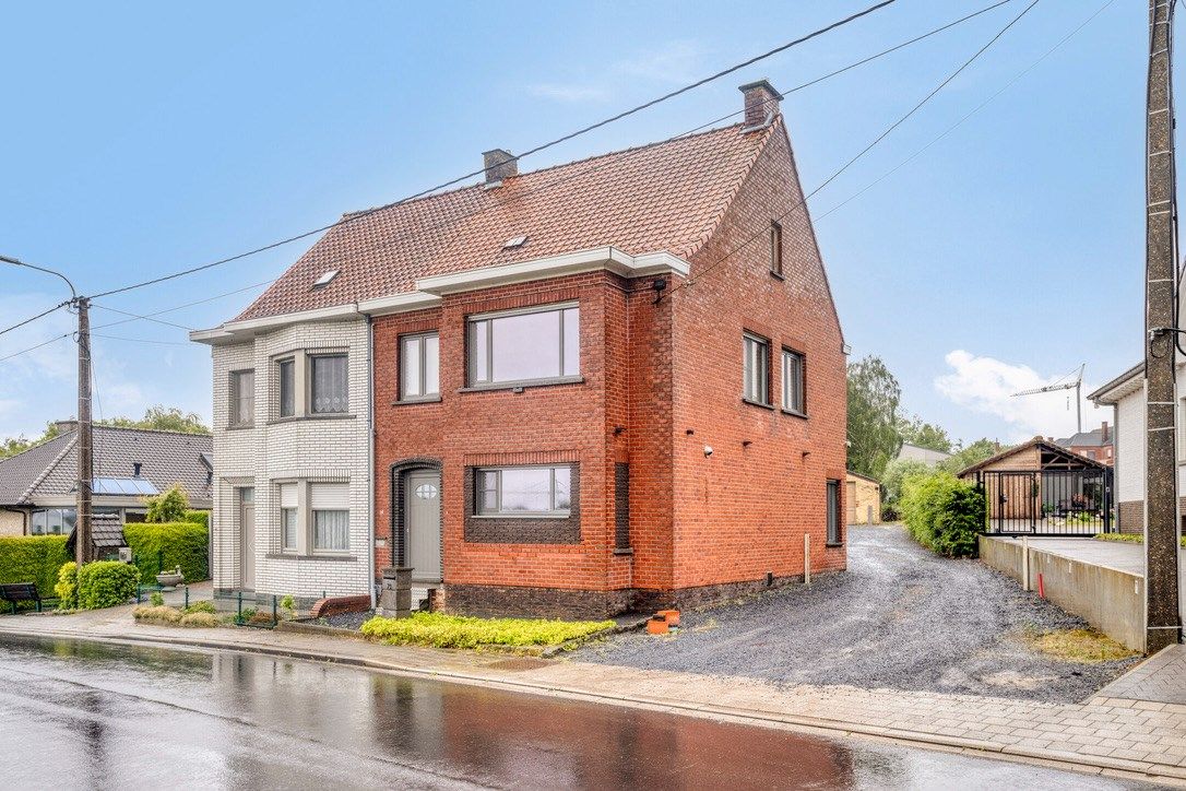 Halfopen bebouwing met werkplaats en loods te koop te Vichte. foto 2
