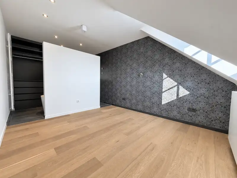 Stijlvol dakappartement met terras en veel privacy in het centrum van Geel foto 21