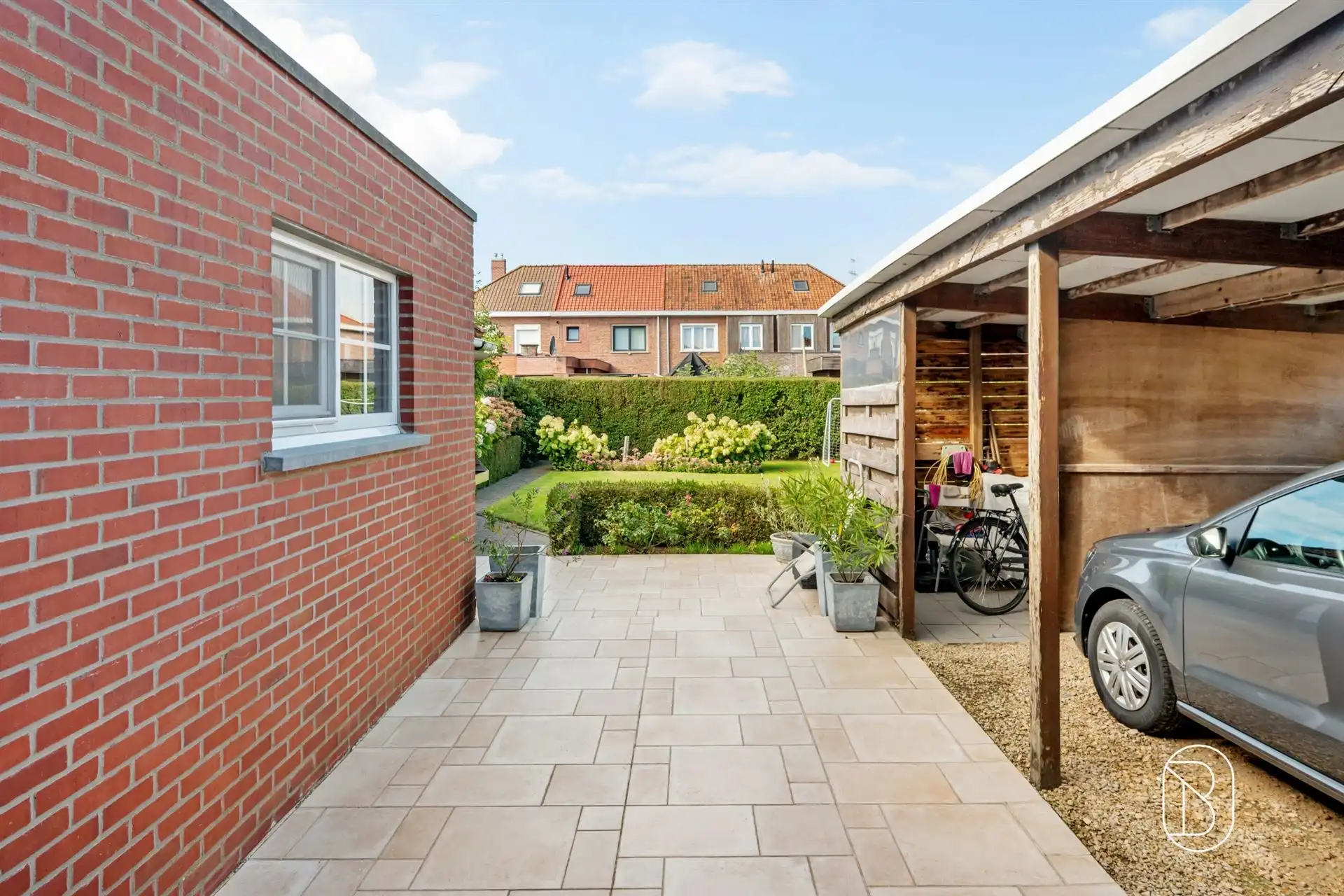 Gerenoveerde woning met 3 slpk, leuke tuin en carport foto 4
