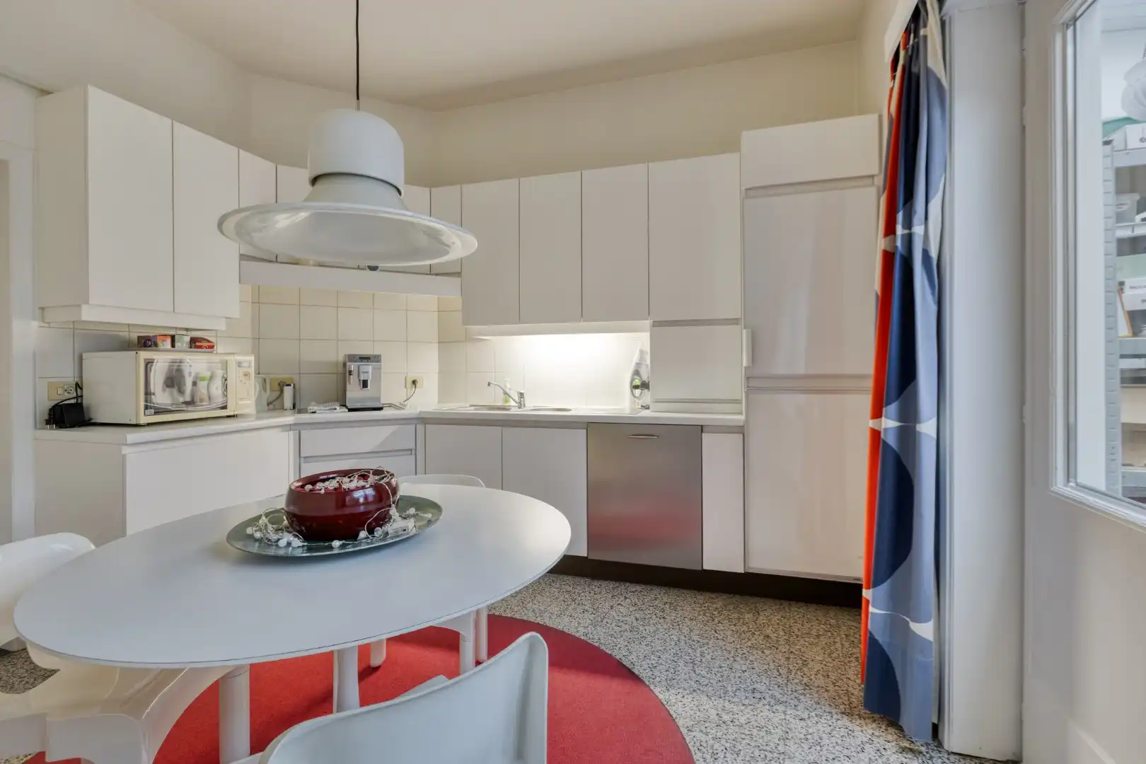 Ruim ingedeelde woning met oa 3 slpks op een gunstige locatie in het centrum foto 11