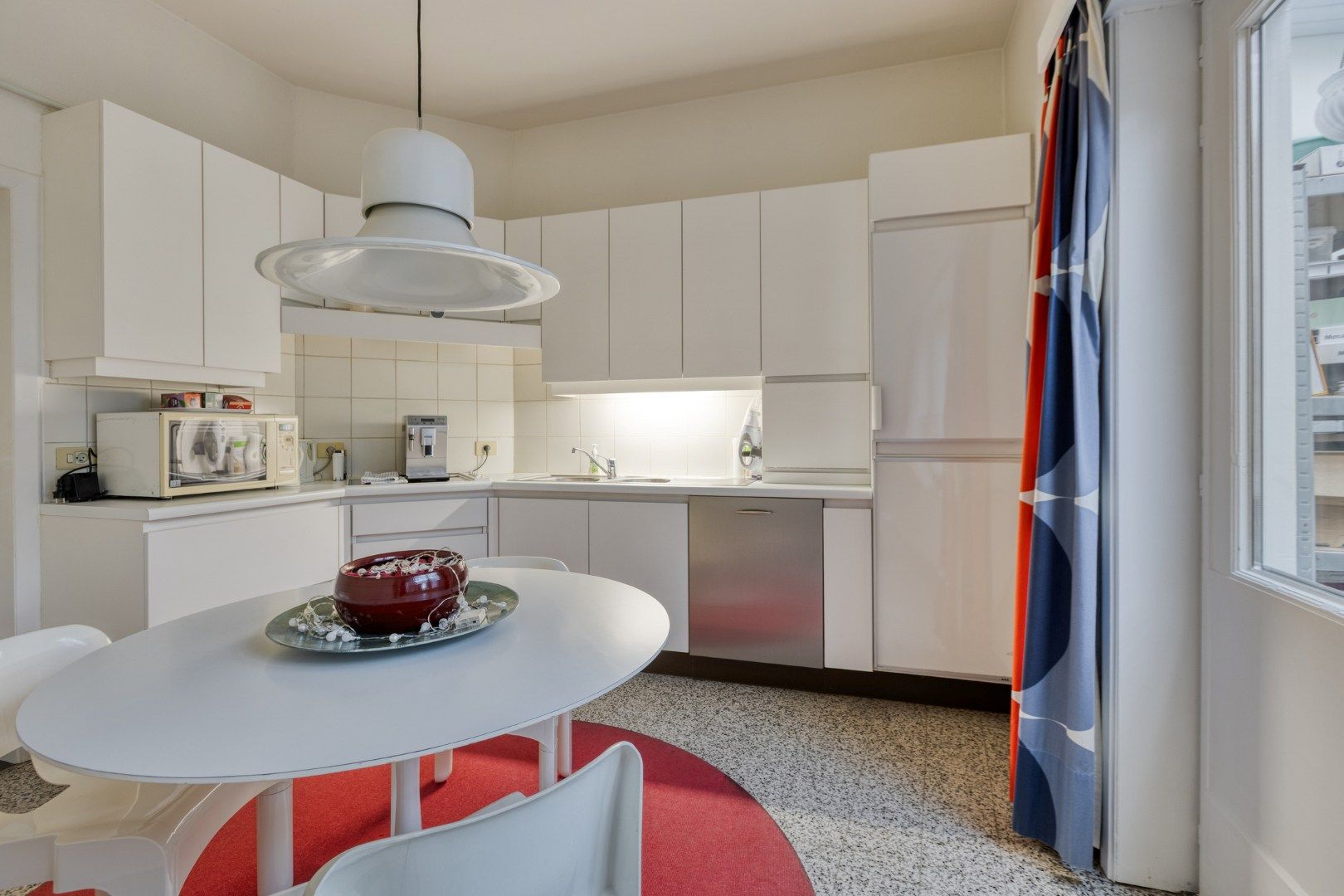 Ruim ingedeelde woning met oa 3 slpks op een gunstige locatie in het centrum foto 11