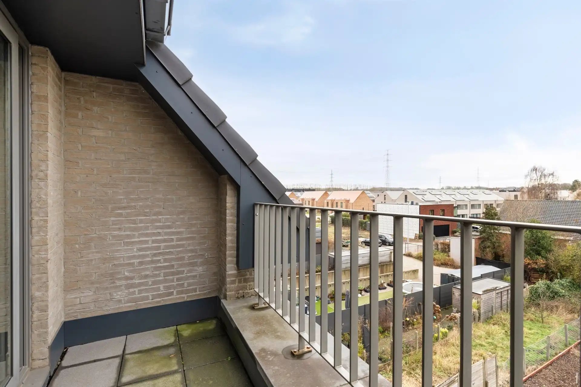 Lichtrijk duplexappartement met terras en 2 kamers foto 14