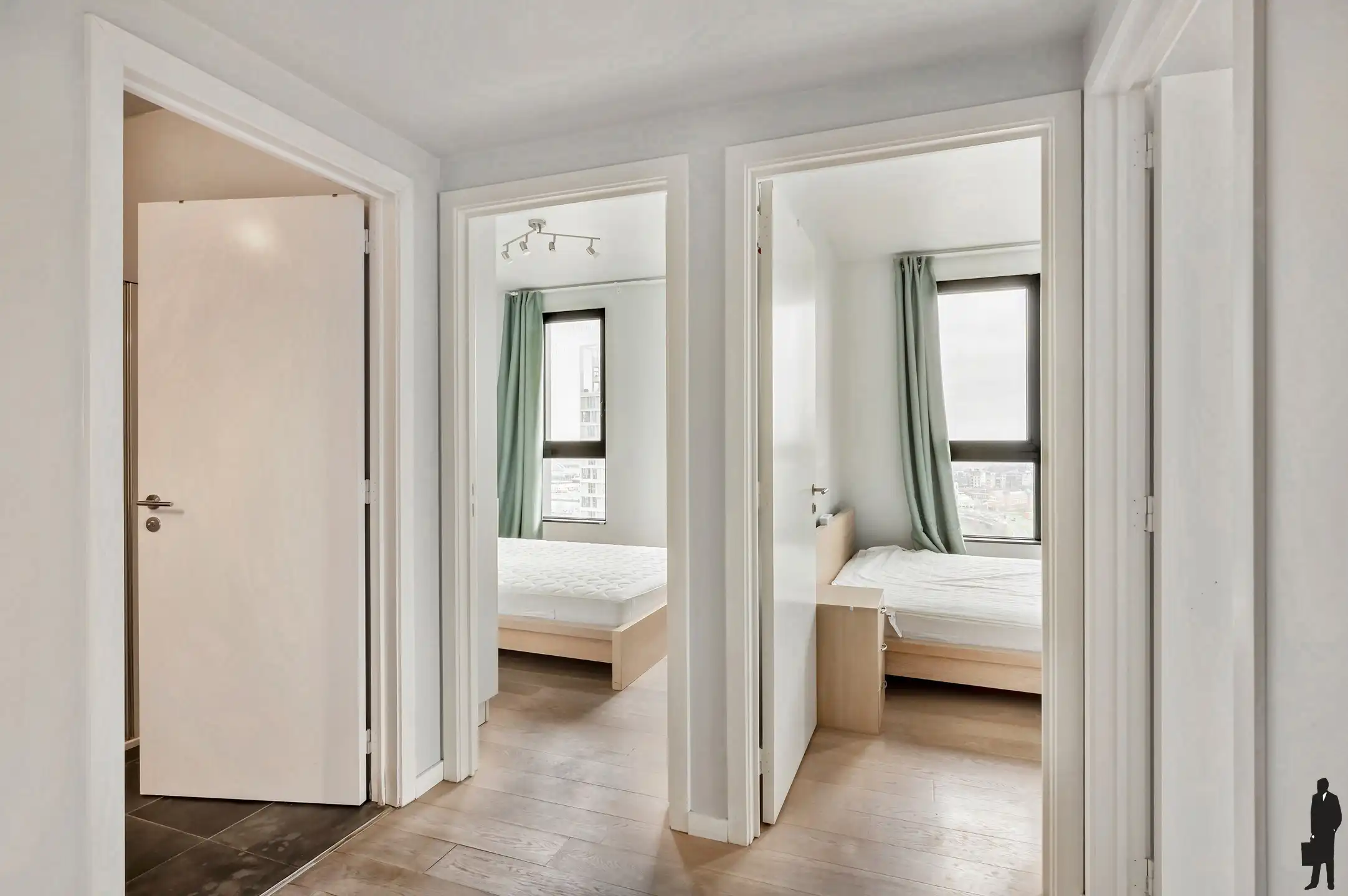 Exclusief tweeslaapkamer appartement op de 17de verdieping met panoramisch stadszicht foto 9