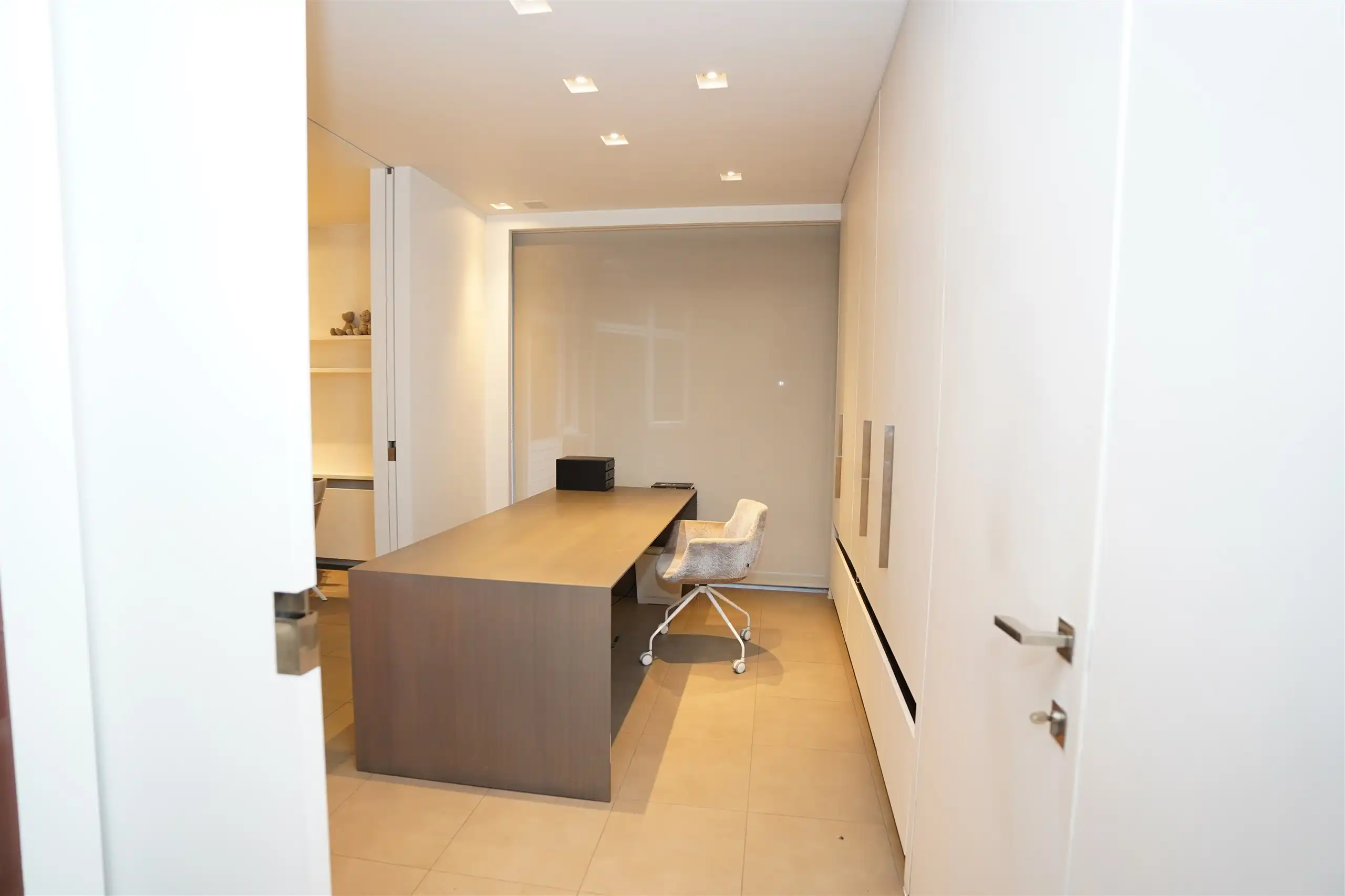 Instapklaar bureel tussen Grote Markt & Conservatoriumplein foto 15