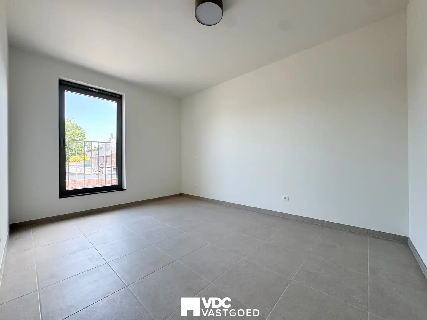 Nieuwbouwappartement met terras en autostaanplaats nabij centrum Tongeren foto 6