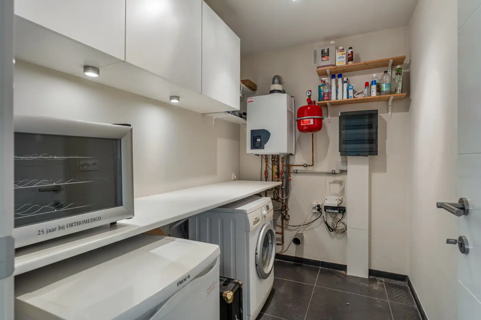 Exclusief penthouse met ruim terras, 2 slpk, extra brede autostaanplaats, centrum Houthalen foto 28