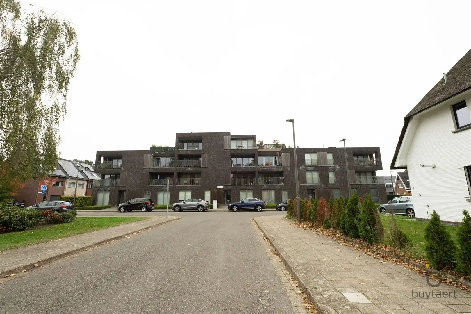 RUIME EN LICHTRIJKE PRAKTIJK IN GELIJKVLOERSAPPARTEMENT MET PRIVÉ-TUIN foto 40