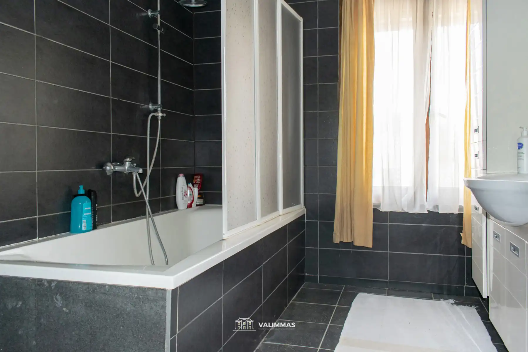 Driegevelwoning op 6 are 40, met mooie tuin en parking ... foto 16