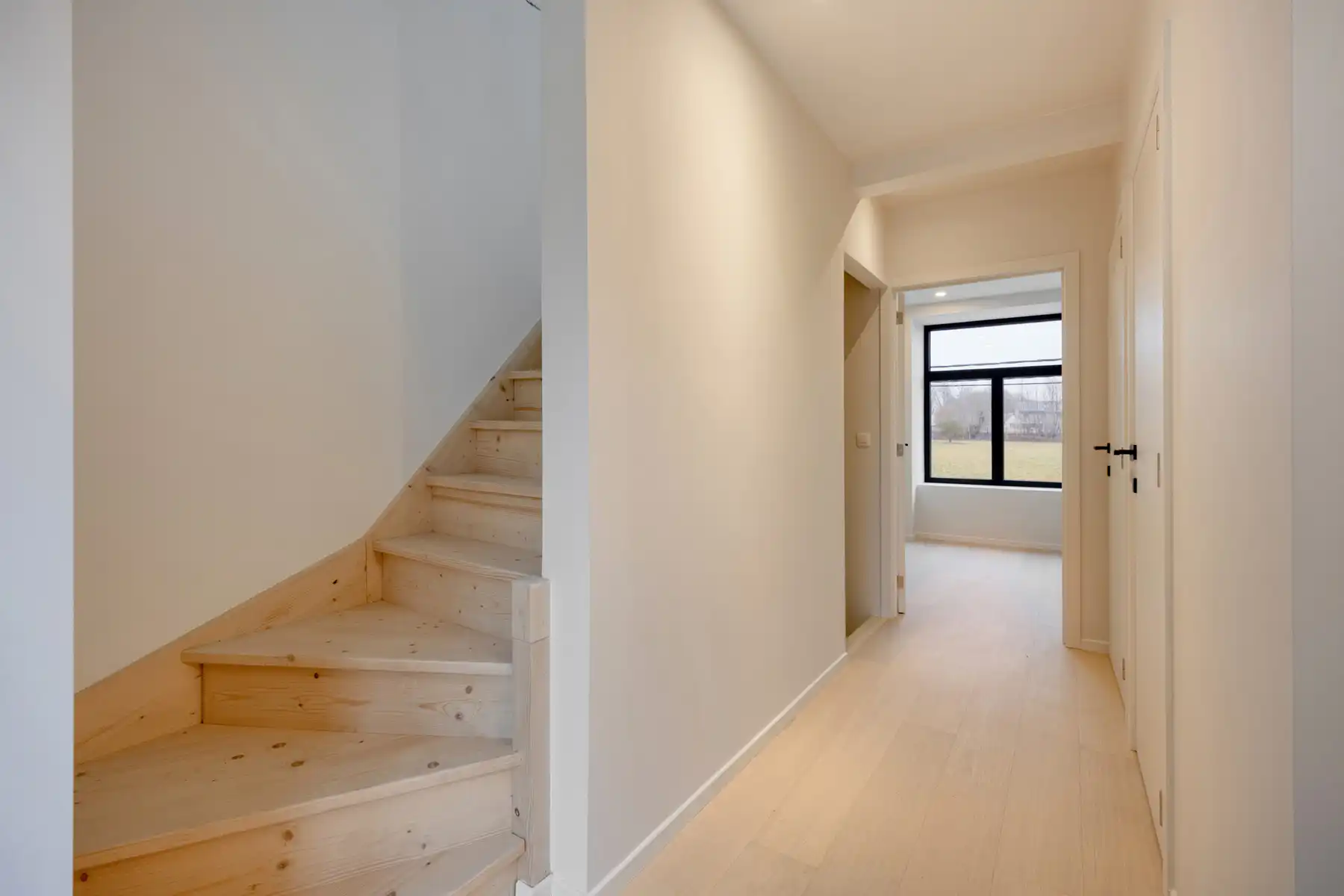 Stijlvol gerenoveerde woning met 3 slaapkamers  foto 26