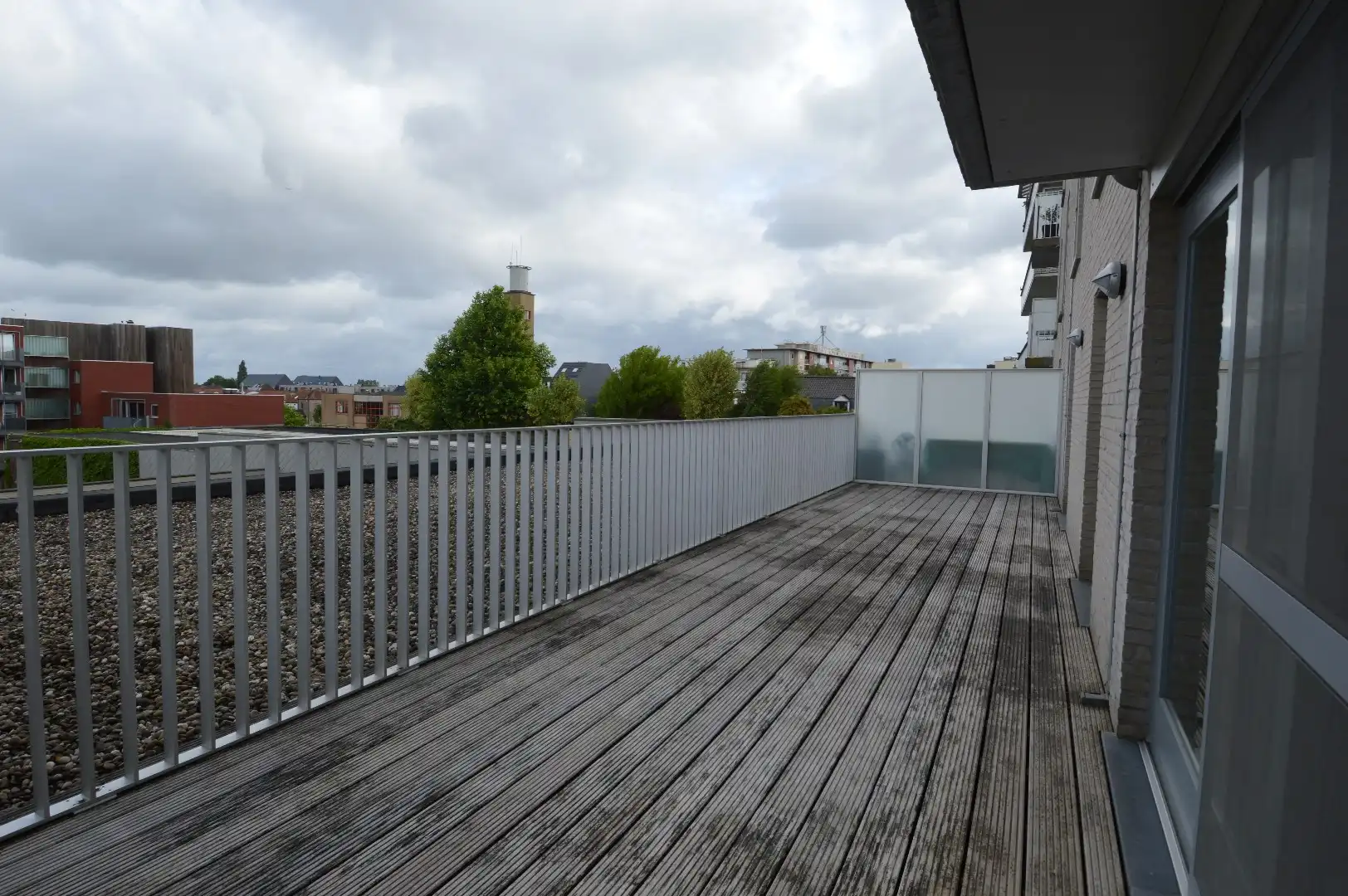 Ruim appartement met 2 slaapkamers, 2 terrassen én garage in het centrum van Harelbeke foto 14
