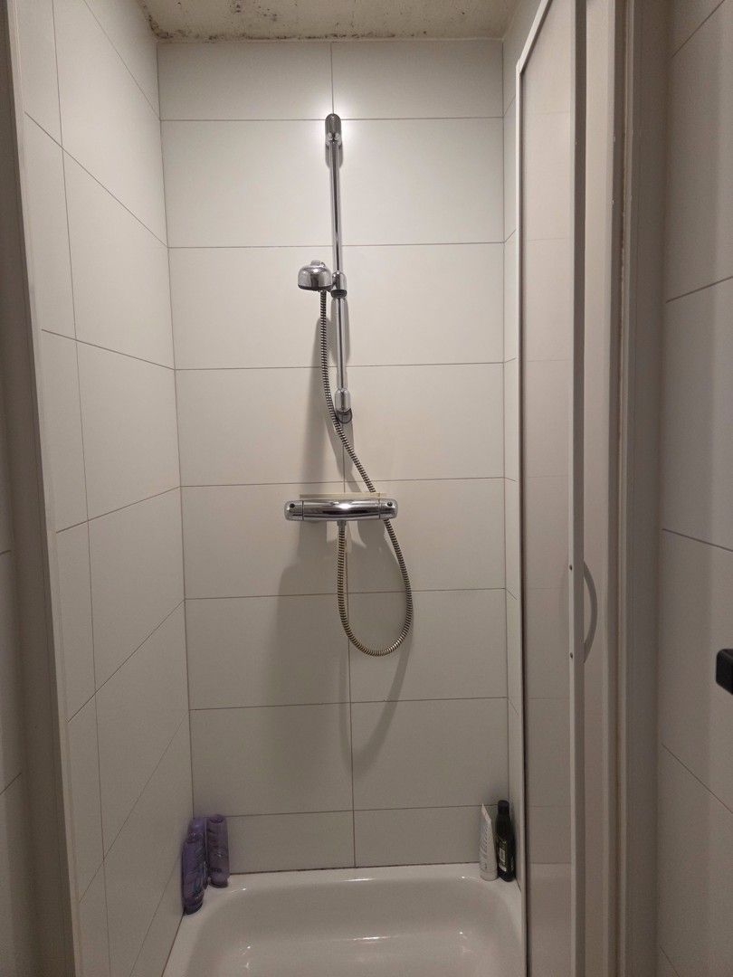 Ruim appartement op het gelijkvloers met tuin en garage foto 8