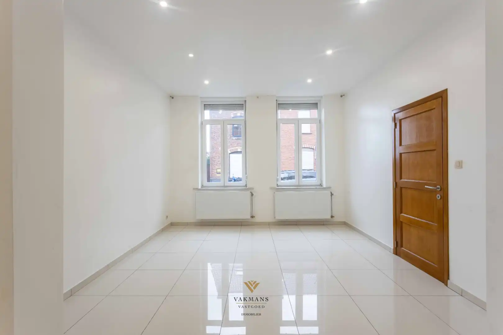 Ruime woning met 4 slaapkamers op rustige locatie foto 8