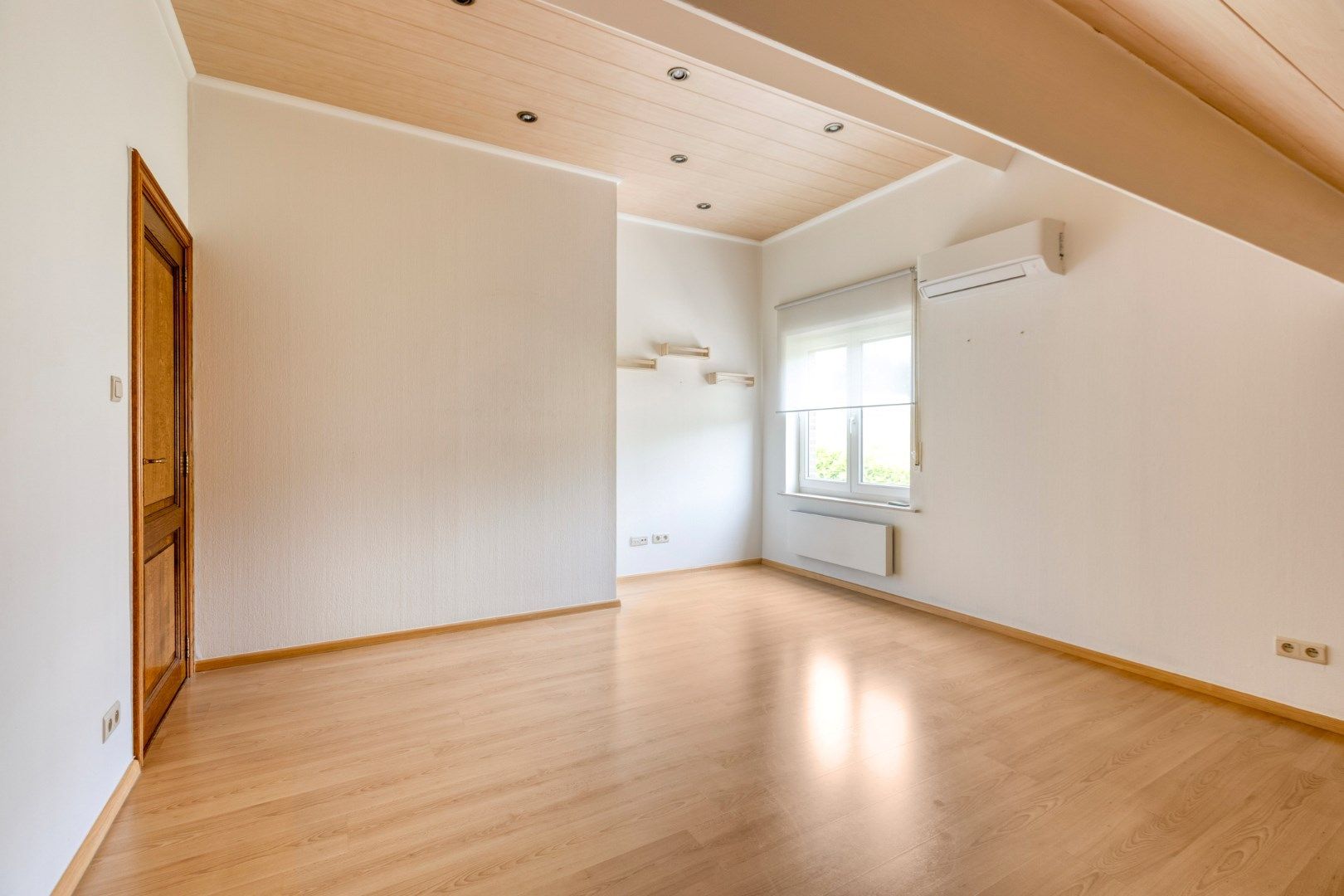 Instapklare woning met prachtig aangelegde tuin foto 22